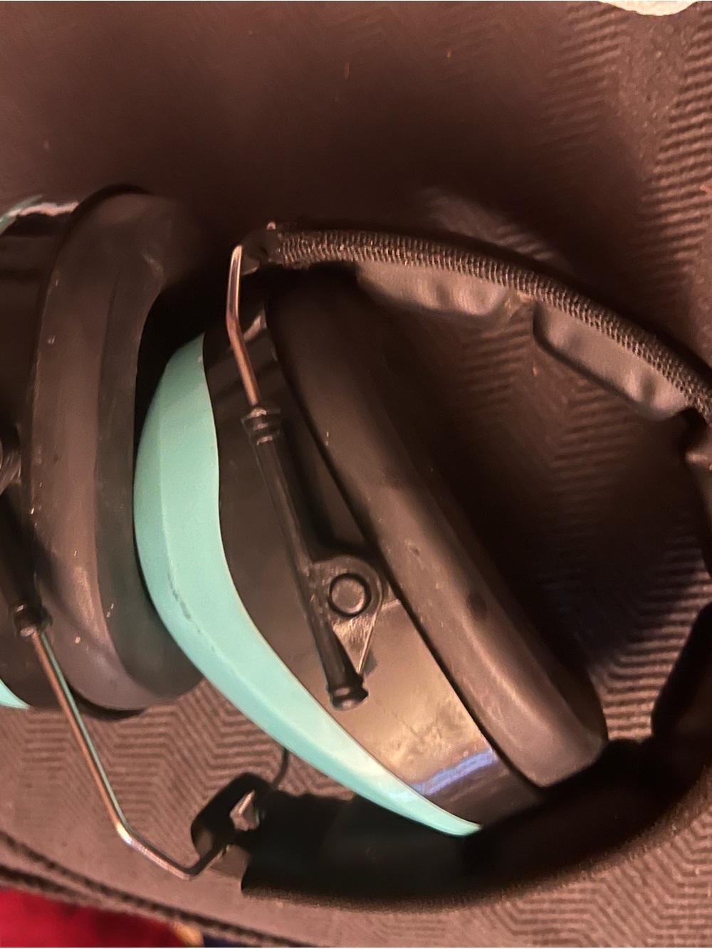 Noise cancellation headphones